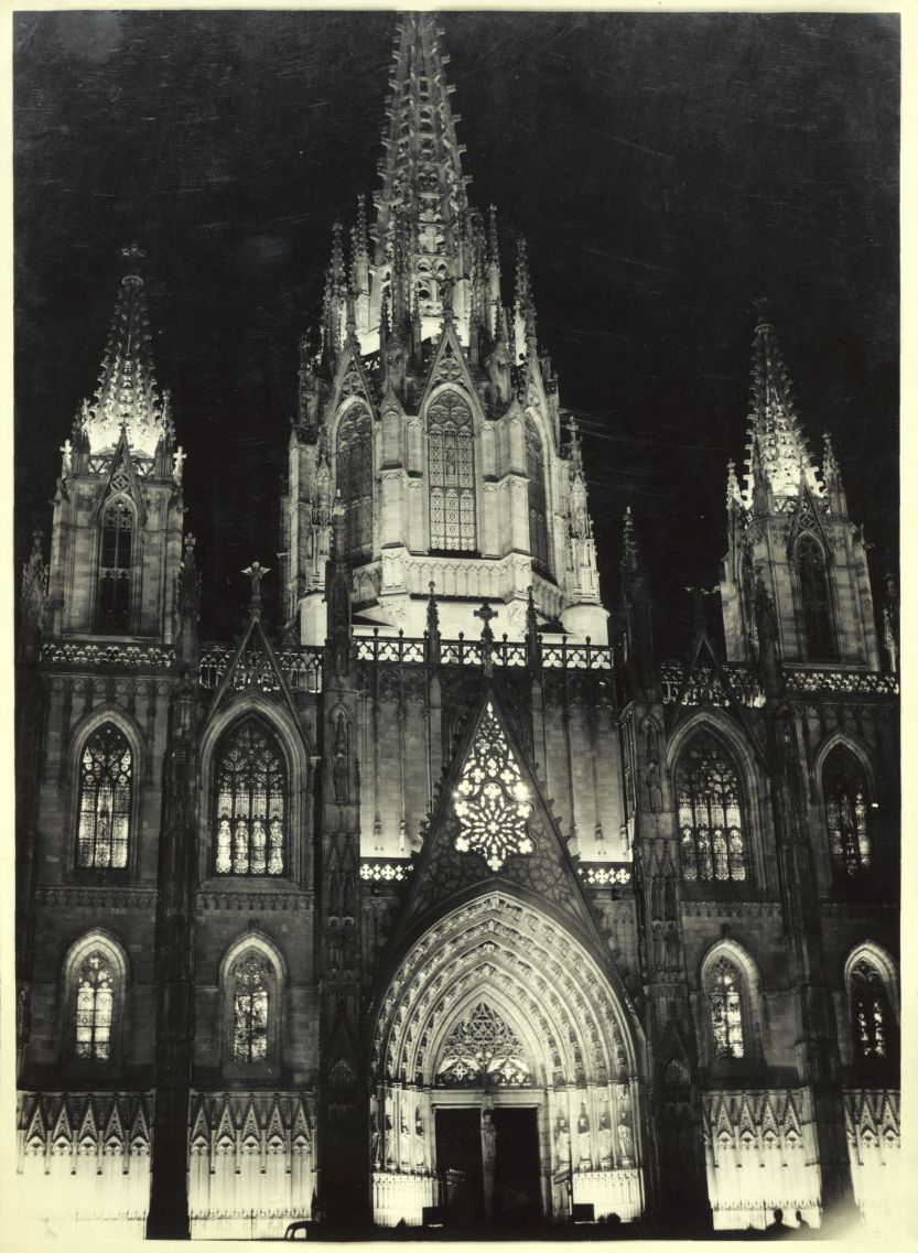 La Catedral de Barcelona de noche