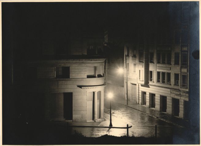 Calvet street at night