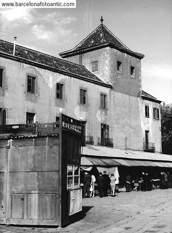 Selling old books at Rambla Santa Mònica