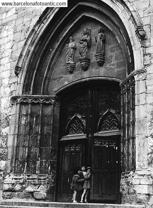 Niñas en la Iglesia de S.Gil Abad en Burgos