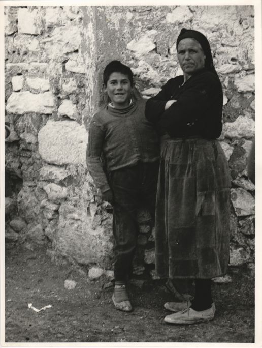 Mother and son in Castillo de Garcimuñoz, Cuenca 